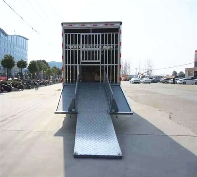保山地區(qū)福田歐曼大型豬仔運(yùn)輸車購(gòu)車熱線及畜禽運(yùn)輸車專業(yè)導(dǎo)購(gòu)